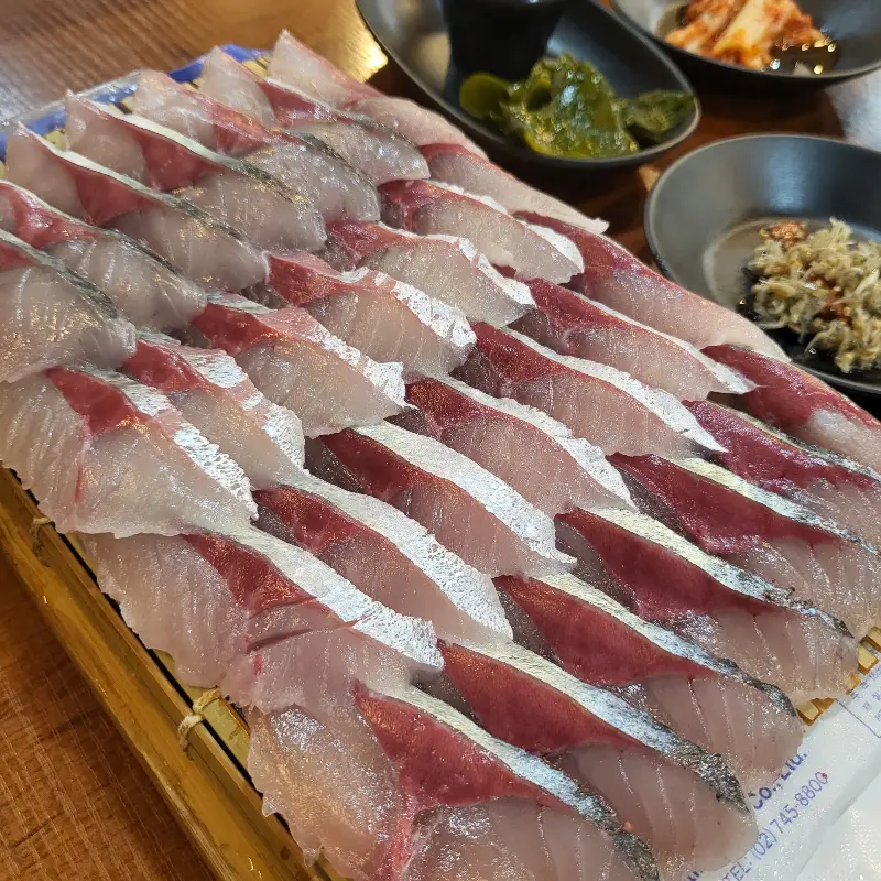 싱싱한 고등어회의 자태