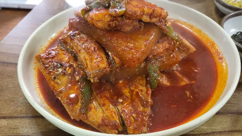 함덕골목의 또 다른 인기 메뉴, 갈치조림