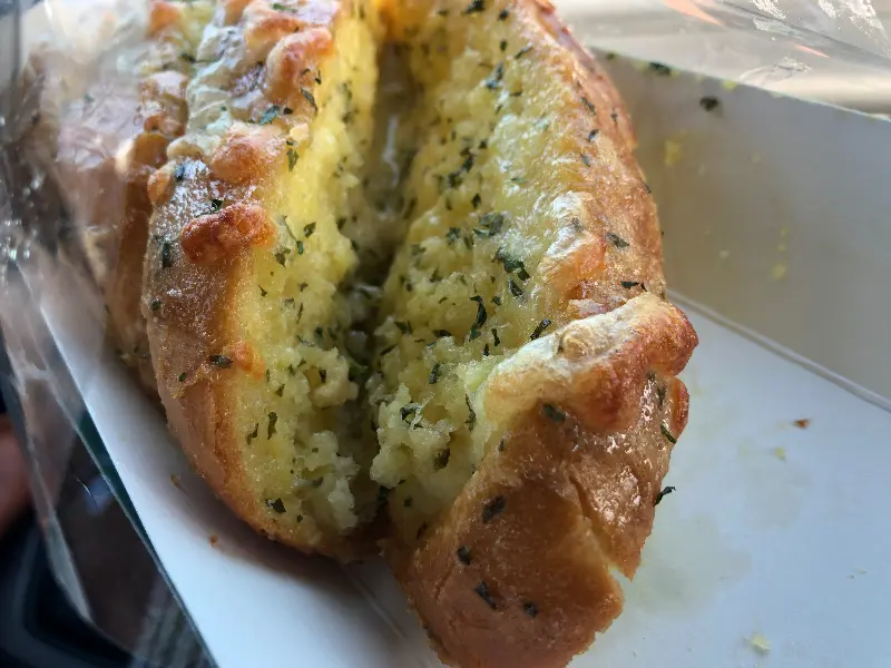 오드랑 베이커리 마늘 바게트 단면