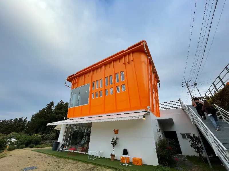 카페 외관의 모습