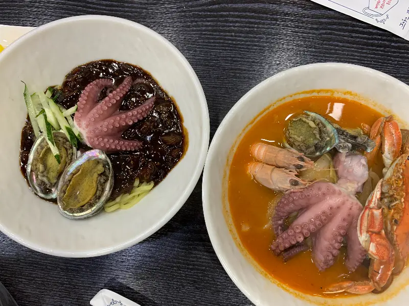 해산물 짜장과 해녀짬뽕 투샷