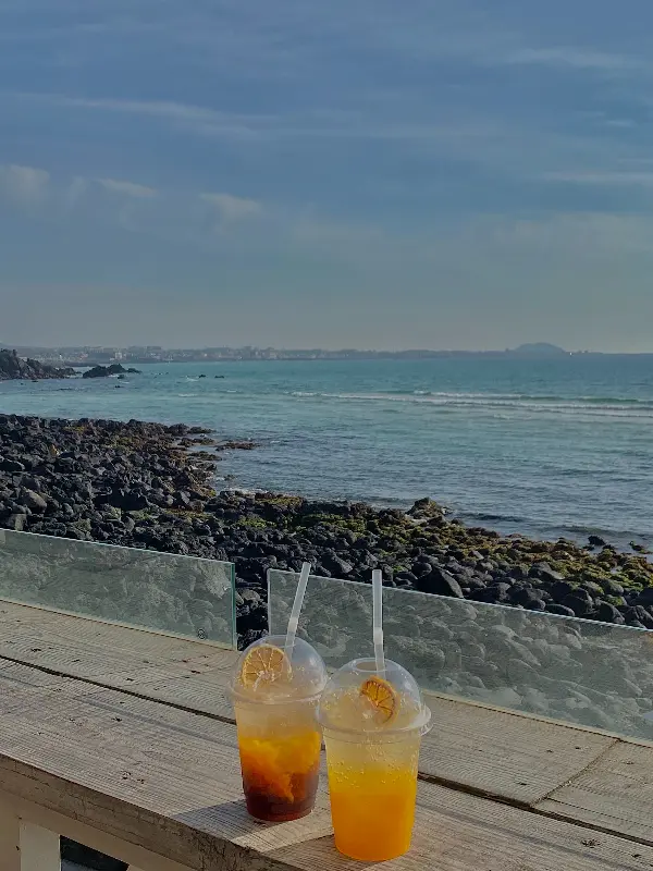 원앤온리 야외 테이블