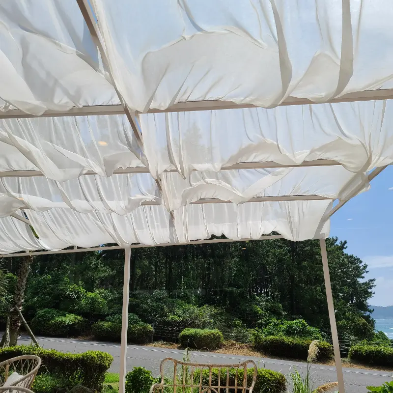 88버거 야외 테이블