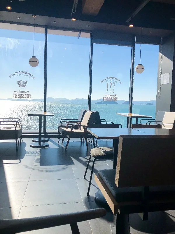 카페 내부에서 바라본 오션뷰는 그야말로 장관이다