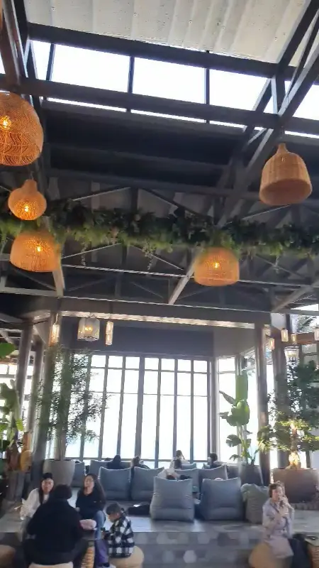 카페 내부의 빈백 소파 좌석