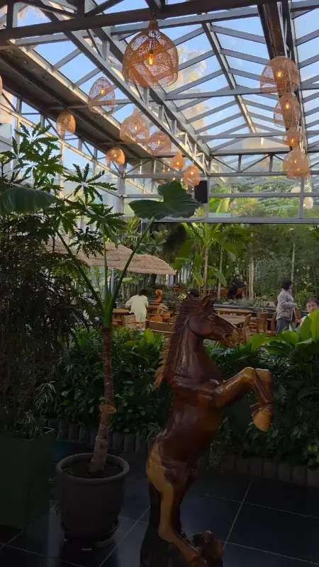 카페 내부의 플랜테리어