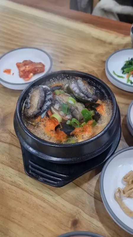 싱싱한 전복뚝배기