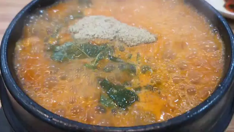 보글보글 끓는 찌개