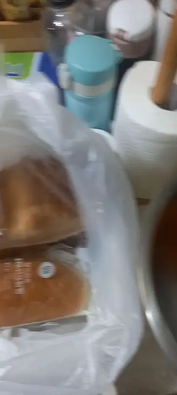 비닐봉투에 담긴 빵