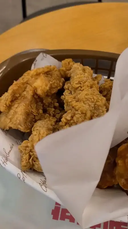 갓 튀겨낸 치킨