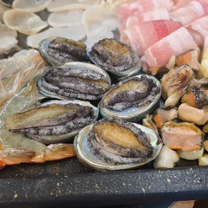 흑돼지와 해산물의 환상적인 조화