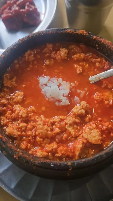 다진 고기가 듬뿍 들어간 순두부 찌개