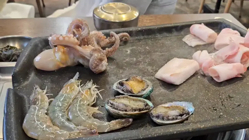 흑돼지 해물 삼합