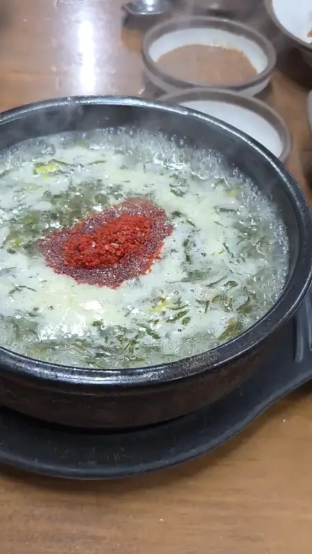 모자반이 듬뿍 들어간 몸국