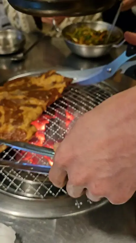 숯불에 구워지는 갈비