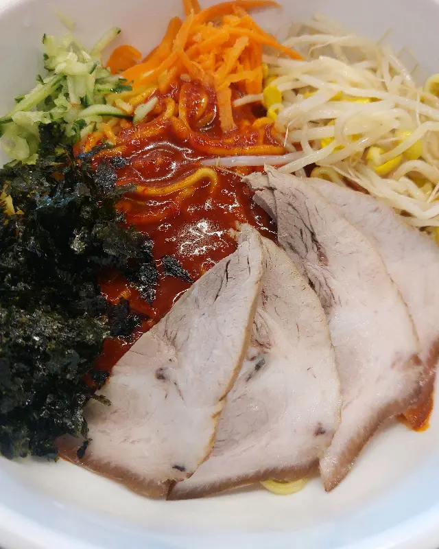 비빔국수의 매콤한 양념