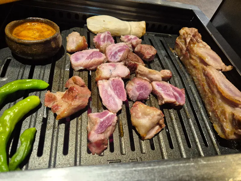 흑돼지 구워지는 모습