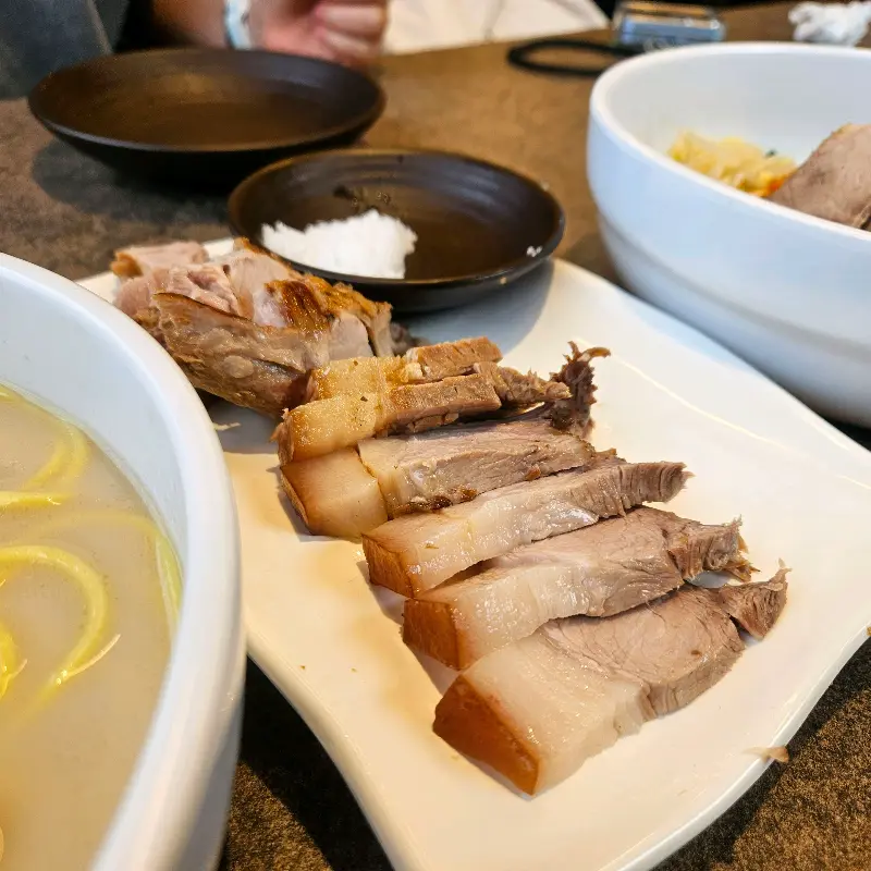 깔끔한 매장 내부