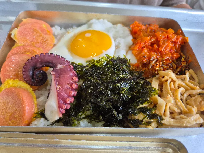 해물이 듬뿍 들어간 도시락