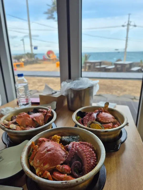 바다를 바라보며 즐기는 해물라면