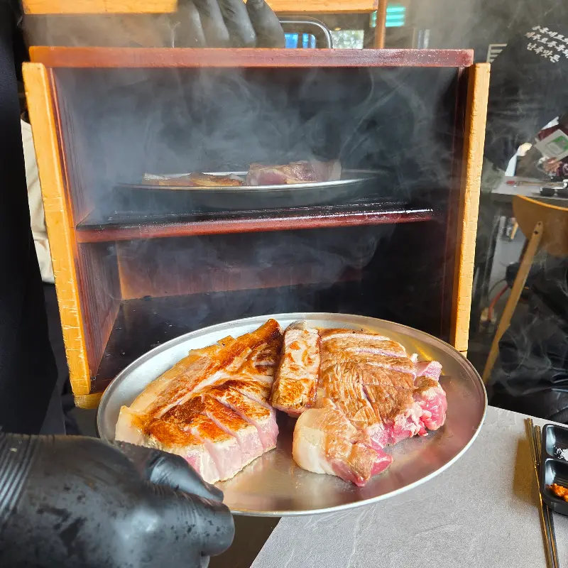 훈연되어 나오는 고기