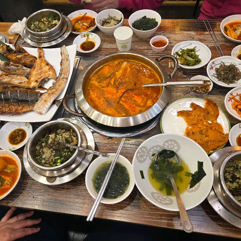 푸짐한 상차림 전체샷