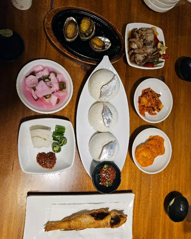 푸짐하게 차려진 한 상