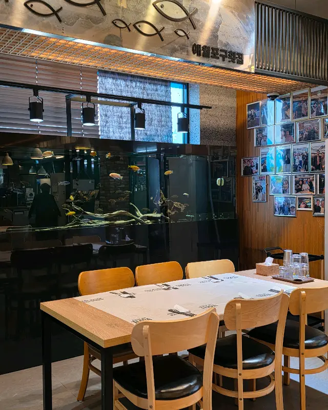 넓고 깔끔한 매장