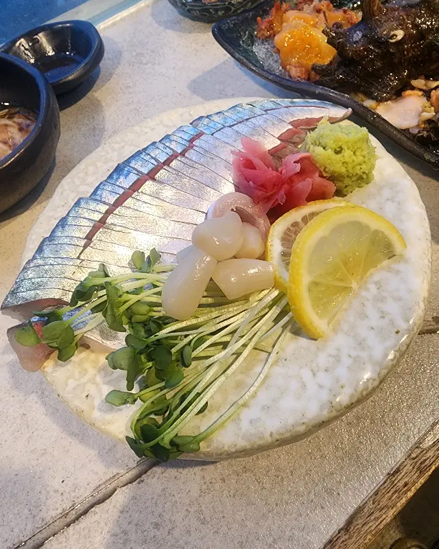 싱싱한 고등어회의 자태