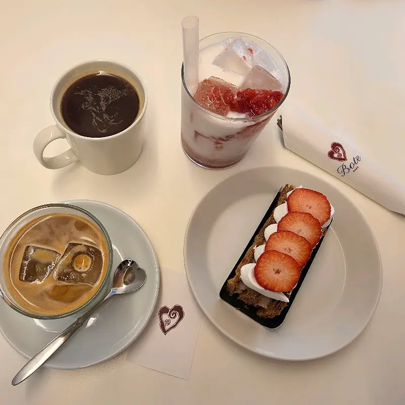 다양한 음료와 디저트