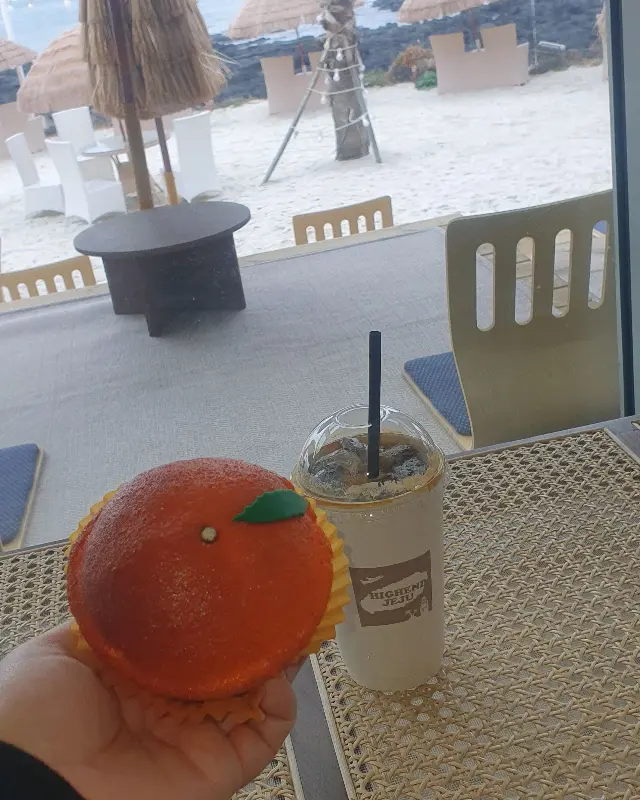 한라봉 빵과 커피