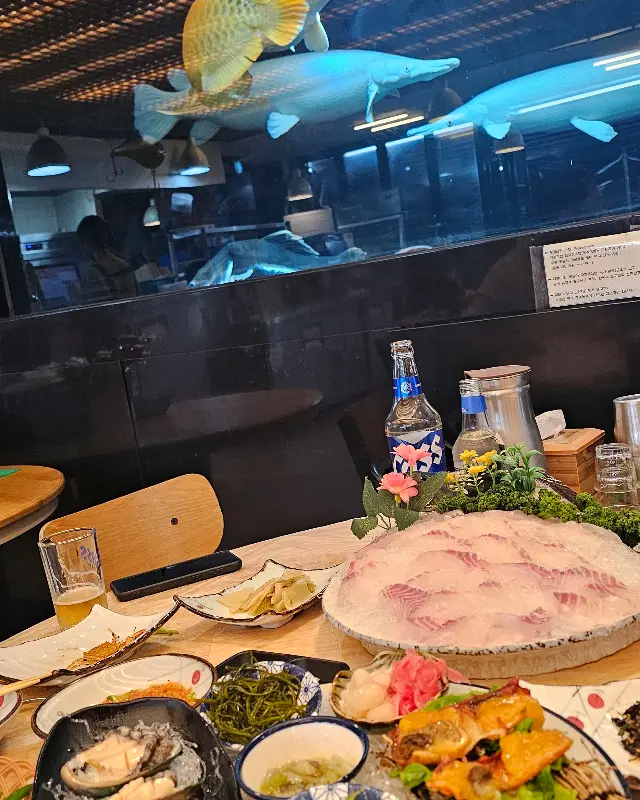 수족관과 테이블