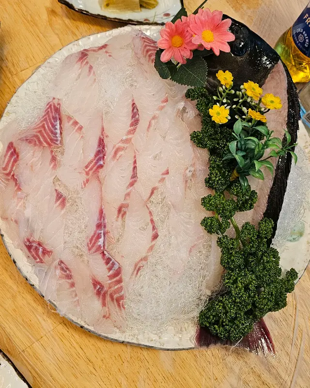 윤기가 흐르는 모듬회