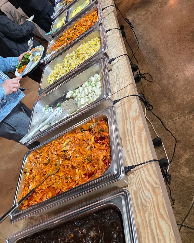 뷔페 음식 코너 전경