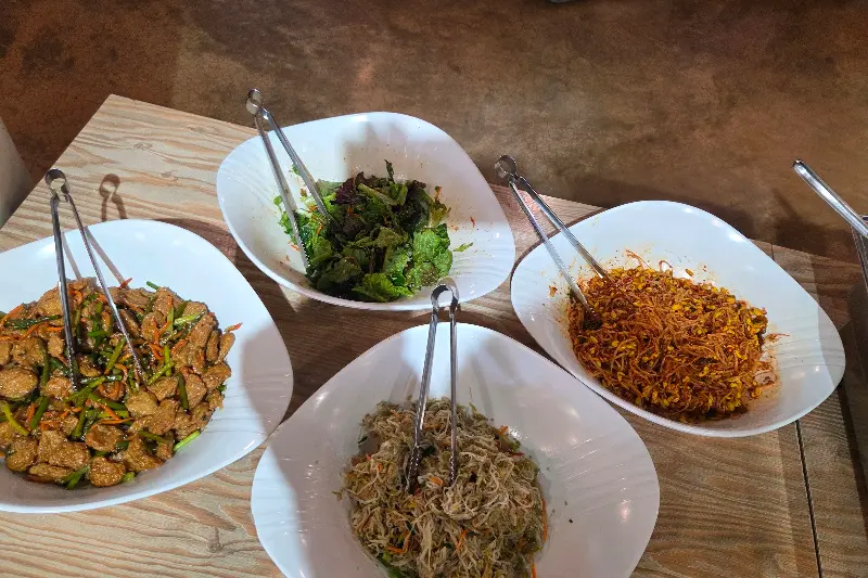 다채로운 종류의 샐러드