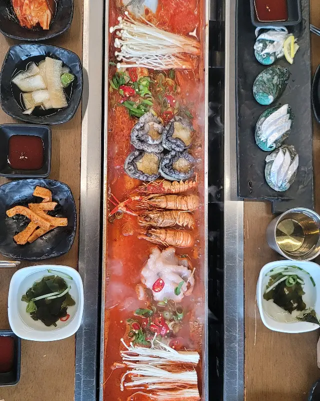 푸짐한 밑반찬 갈치회, 돔베고기, 전복물회까지!