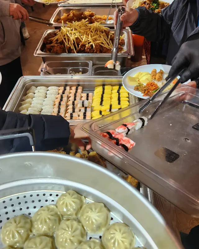 뷔페 음식 코너