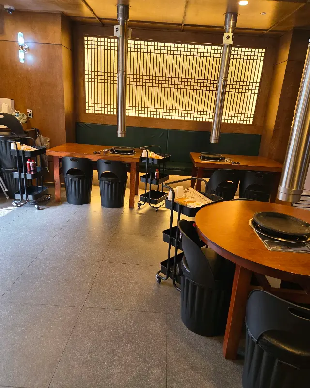 넓고 깔끔한 골목집 내부