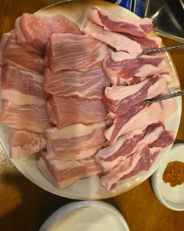 푸짐한 흑돼지 한 상 차림