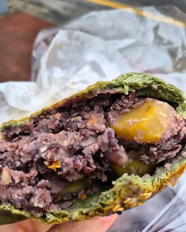 반으로 가른 콩쑥이 단면