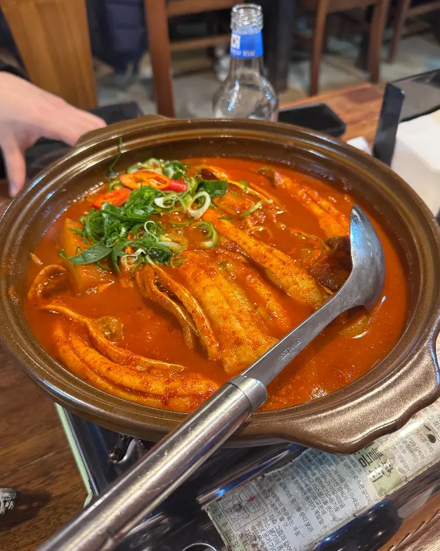 매콤한 양념이 돋보이는 갈치조림