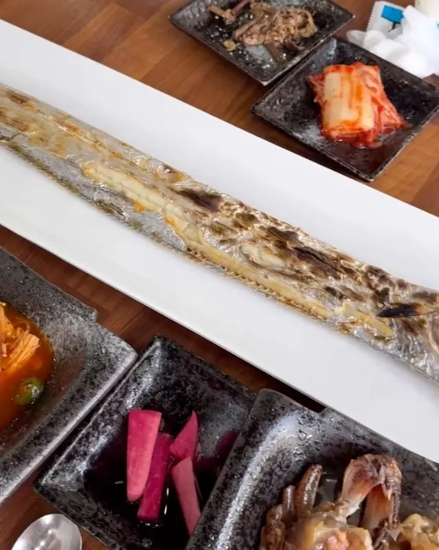 노릇하게 구워진 갈치구이 클로즈업