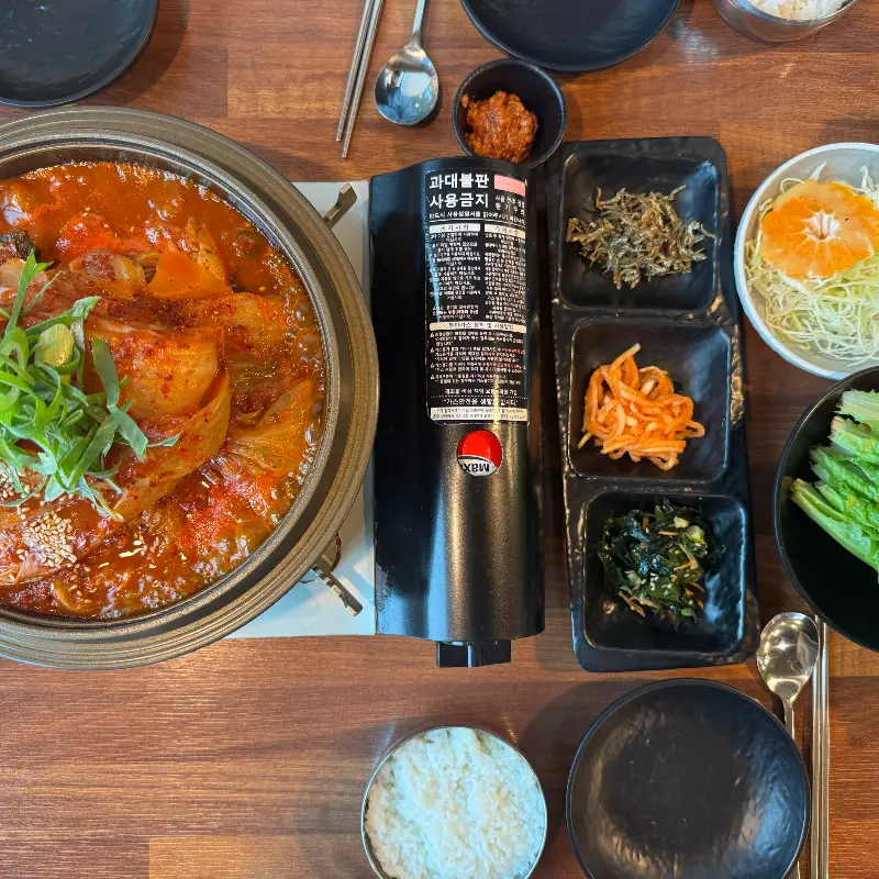 푸짐한 쌈채소와 밑반찬