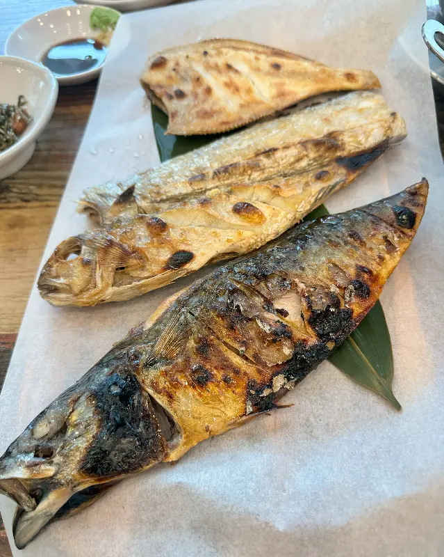 노릇하게 구워진 생선구이