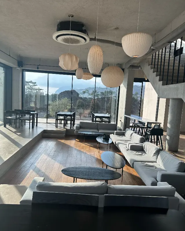 휴일로 내부 전경