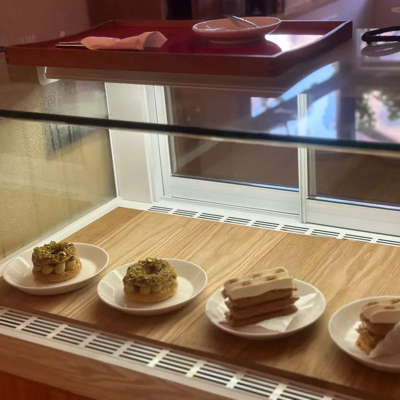 쇼케이스 안의 디저트들