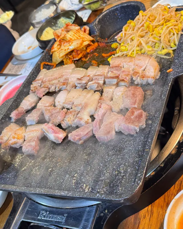 지글지글 흑돼지 오겹살 구이