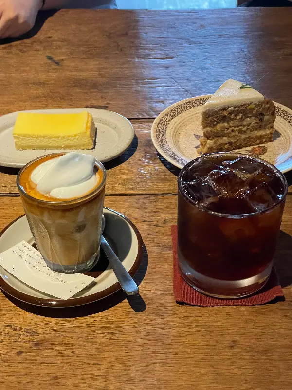 오름 커피와 당근 케이크