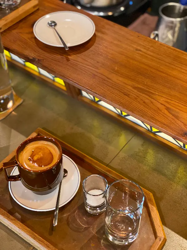 잔물결 외부 돌담