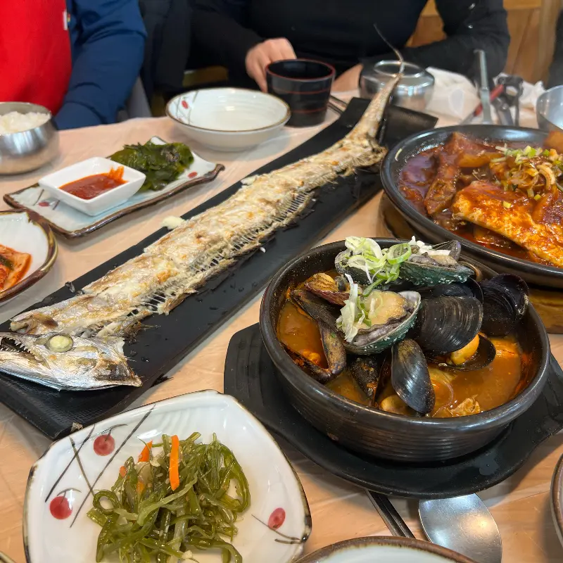 해산물이 가득 들어간 해물뚝배기